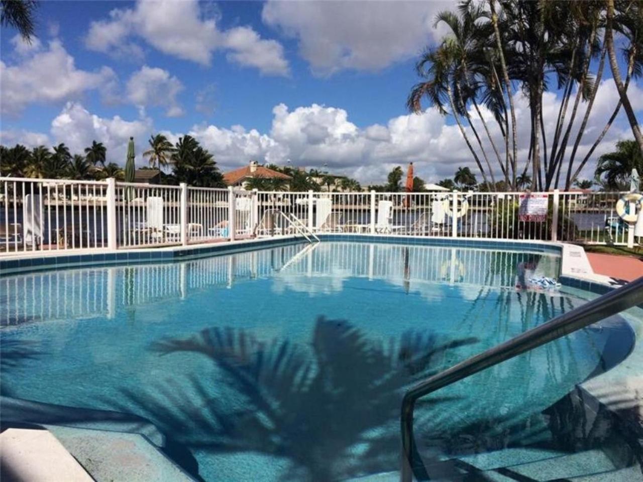 Studio Intracoastal Views! 5 Min Walk To The Beach Vila Pompano Beach Exterior foto