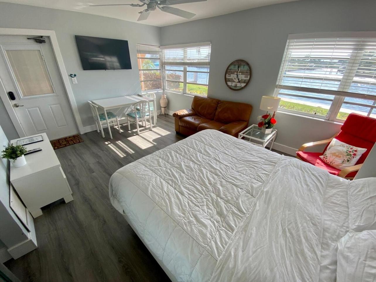 Studio Intracoastal Views! 5 Min Walk To The Beach Vila Pompano Beach Exterior foto